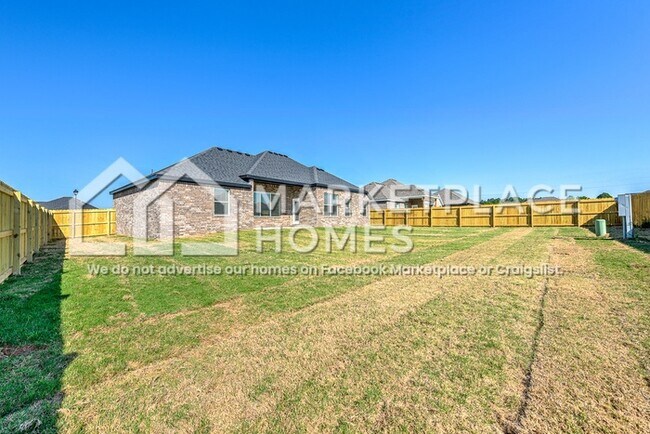 Building Photo - 375 Canada Dr