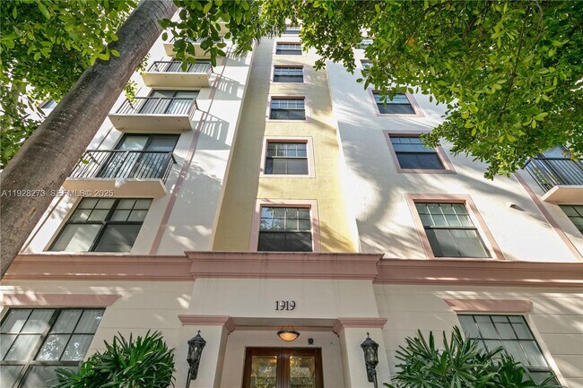 Building Photo - 1919 Van Buren St