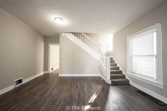 Building Photo - 101 N State Ave