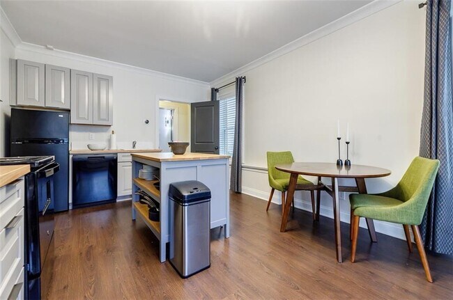 Building Photo - 470 Hamilton St SE