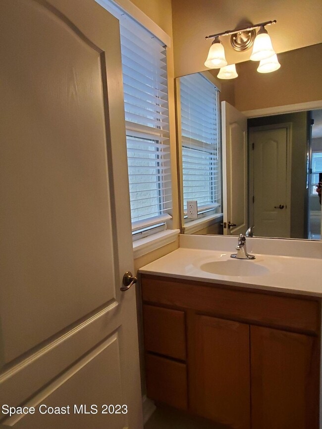 Building Photo - 1045 Venetian Dr
