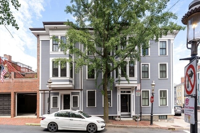 Building Photo - 12 Monument Ave