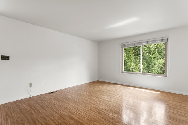 Building Photo - 48 Eastford Ct