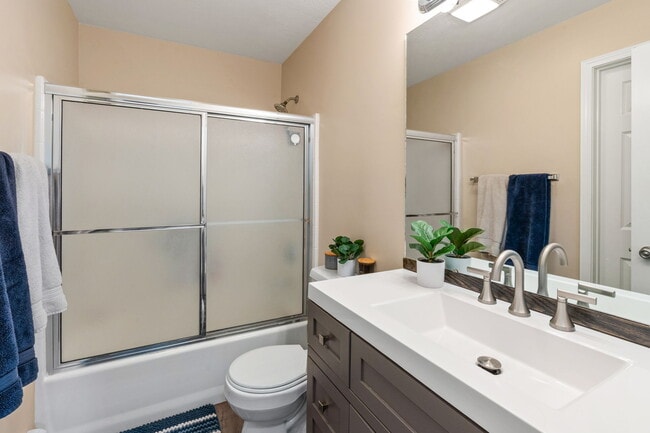 Building Photo - 306 Golden Valley Dr