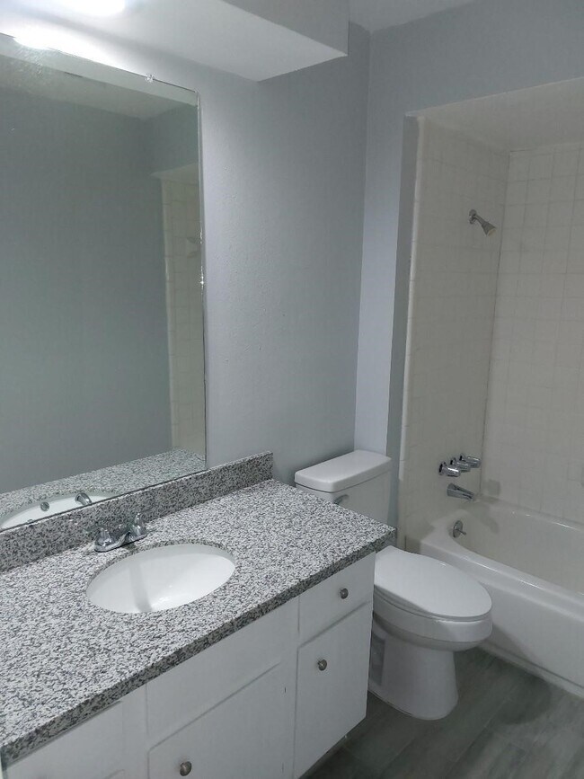 Building Photo - 1846 Hollister St