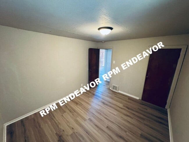 Building Photo - “Move-In Ready 2BR St. Louis Home with Bonus Room"