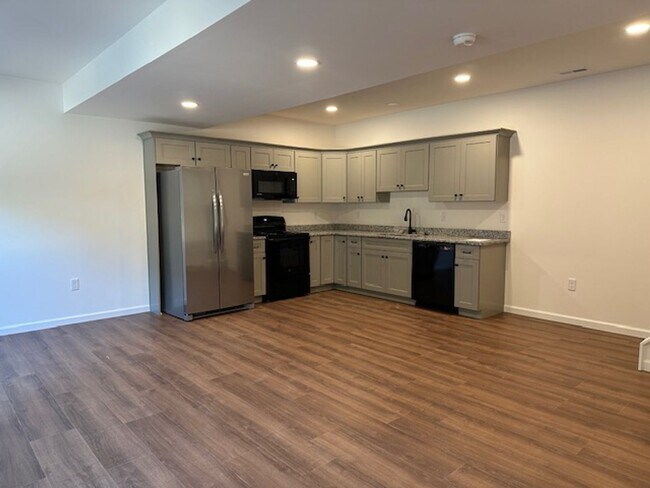 Building Photo - 476 Gravel Hill Rd