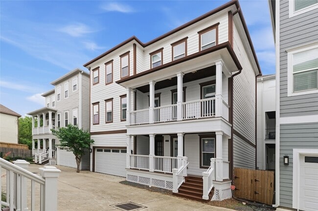 Building Photo - 1425 W 23rd St