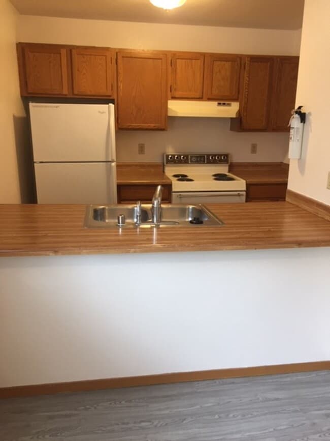 Building Photo - Beautiful ground level 2bed with washer & ...