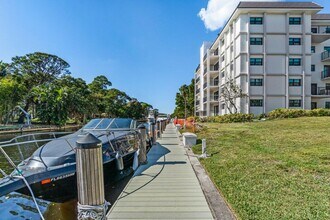Building Photo - 1000 River Reach Dr