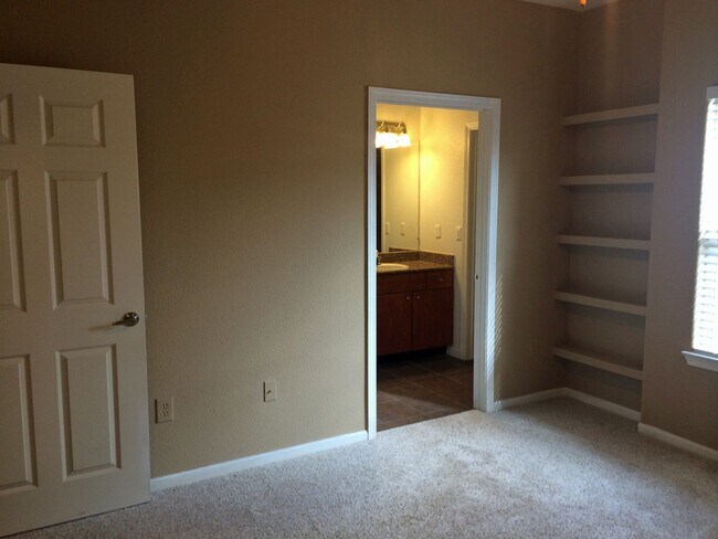 Building Photo - 2 Bedroom, 2 Bath Unit in the Bridgefield Condominiums Community, in Antelope.