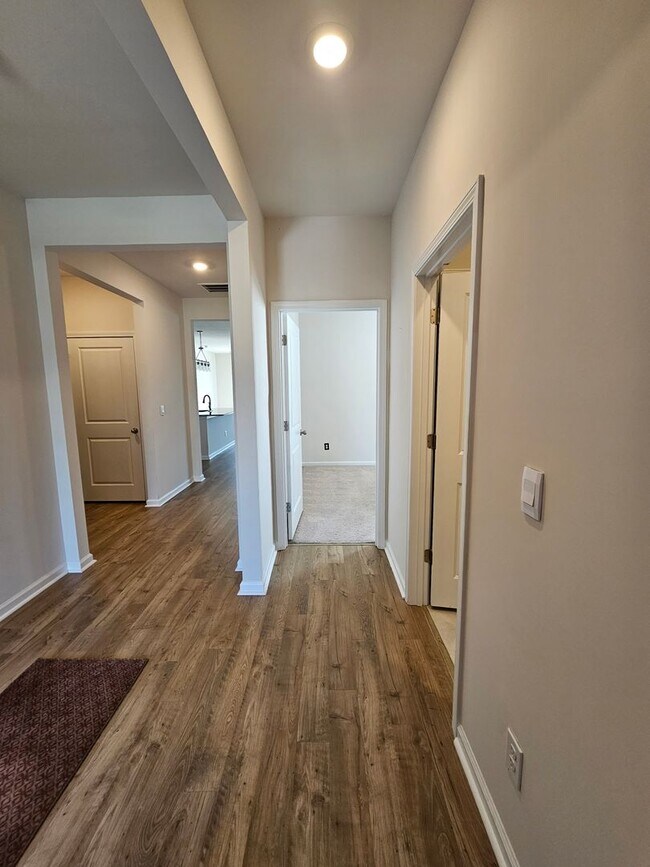 Building Photo - Bell's Lake-Longs