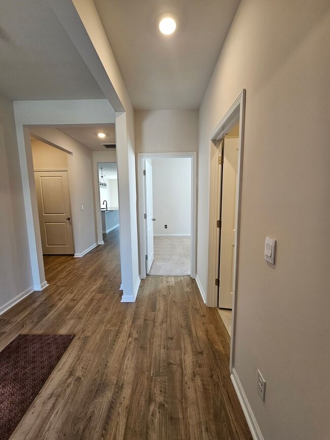 Building Photo - Long Term Rental - 3 Bed, 2 Bath in Bells ...