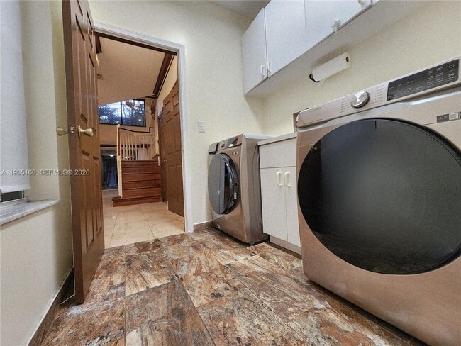 Building Photo - 21028 NE 34th Ct