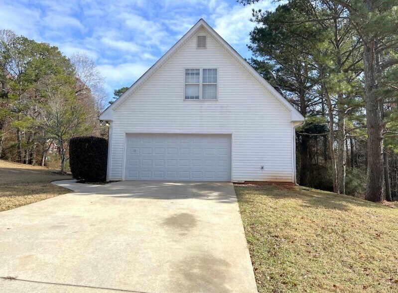Building Photo - 3111 Scenic Brook Dr SW