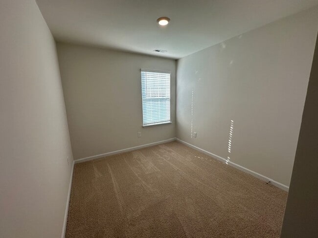 Building Photo - Graham