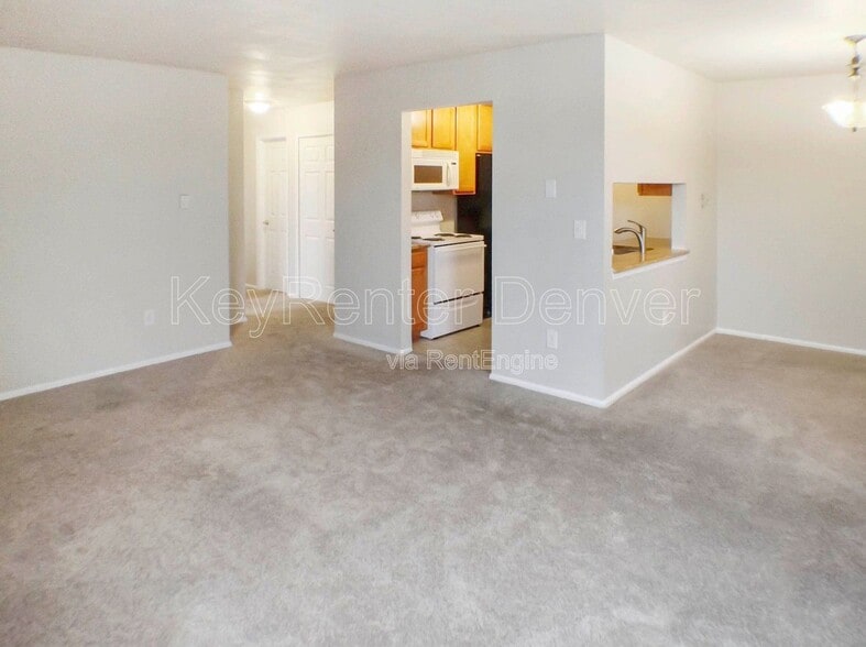 Building Photo - 5873 S Prince St