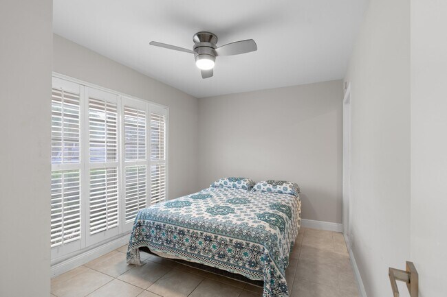 Building Photo - 8757 Bella Vista Dr