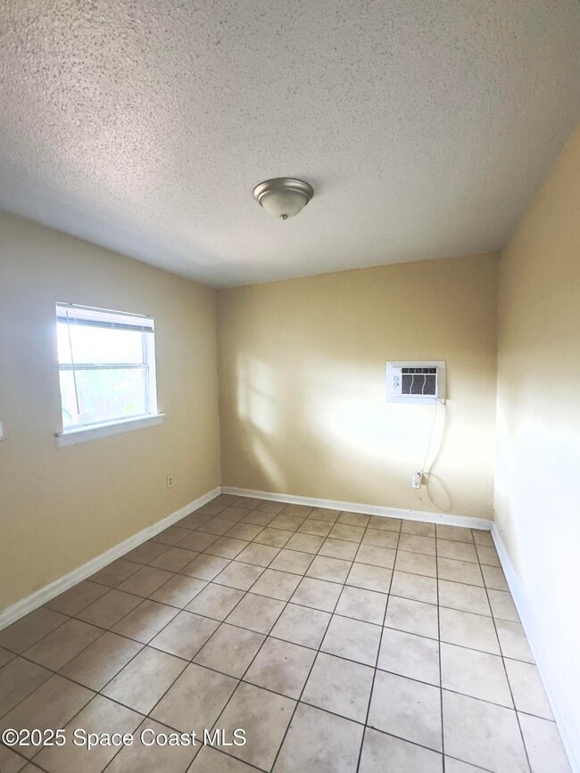 Building Photo - 2466 Uranus Dr