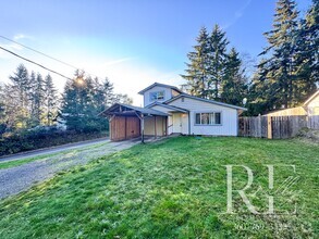 Building Photo - Classic Character Meets Fresh Flooring in ...