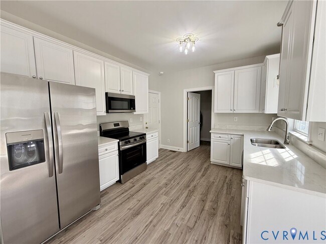 Building Photo - 1625 Southcreek Dr