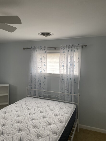 new mattress and cell blinds - 741 Ferdinand St