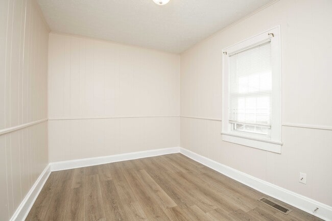 Building Photo - 1148 Baker Ave