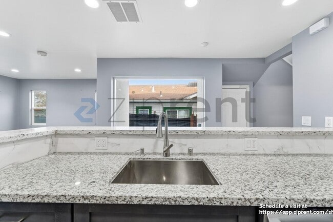 Building Photo - 4403 Jenkins Way