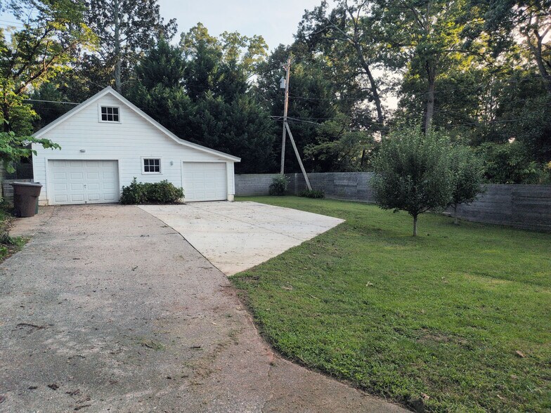 Building Photo - 1403 Cardinal Pl