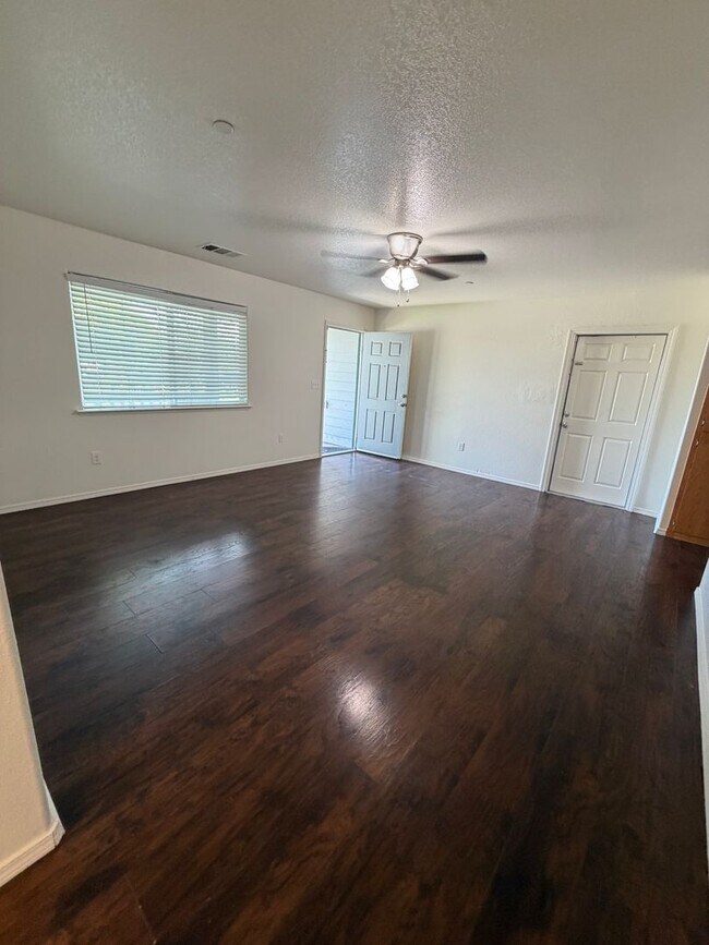 Building Photo - 1501 Arnold Ct
