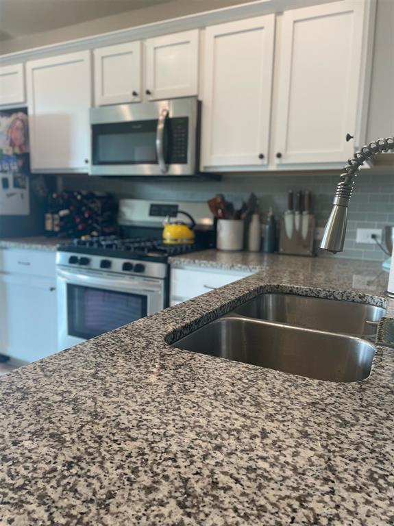 Building Photo - 2025 Langdale Ln