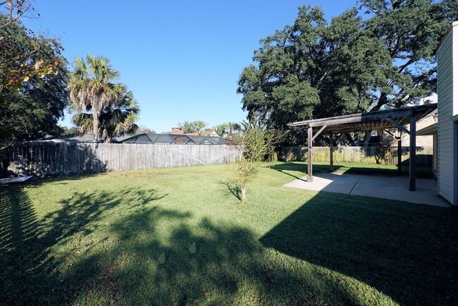 Building Photo - Shalimar Location