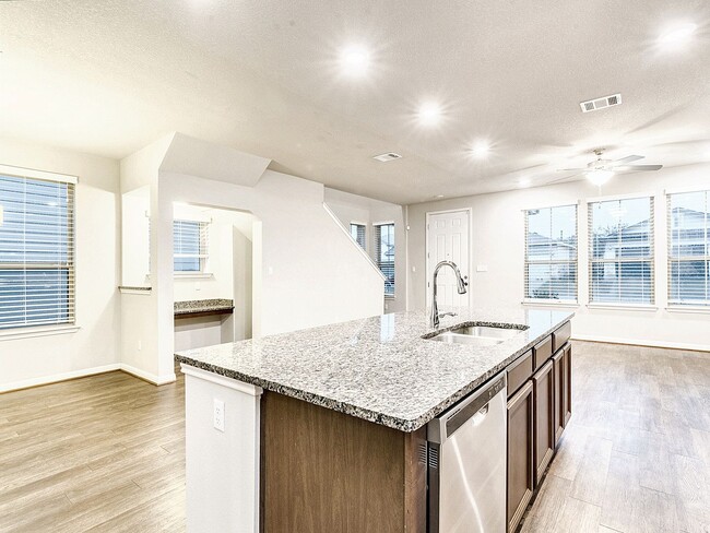 Building Photo - Warm & Welcoming 3/BR 2.5 Home in Dripping...
