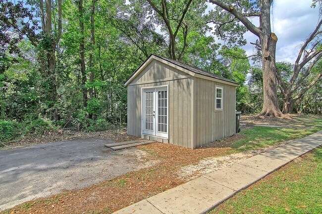 Building Photo - 1724 Pearlott St