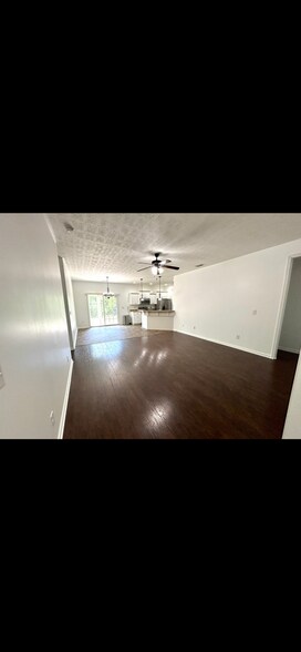 Building Photo - 897 Westlawn Dr