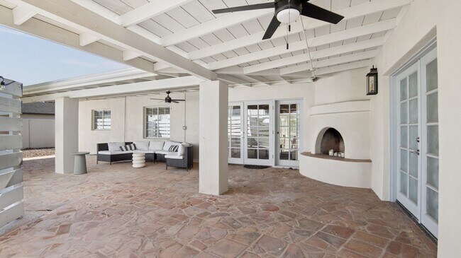 Building Photo - 2929 N 55th Pl