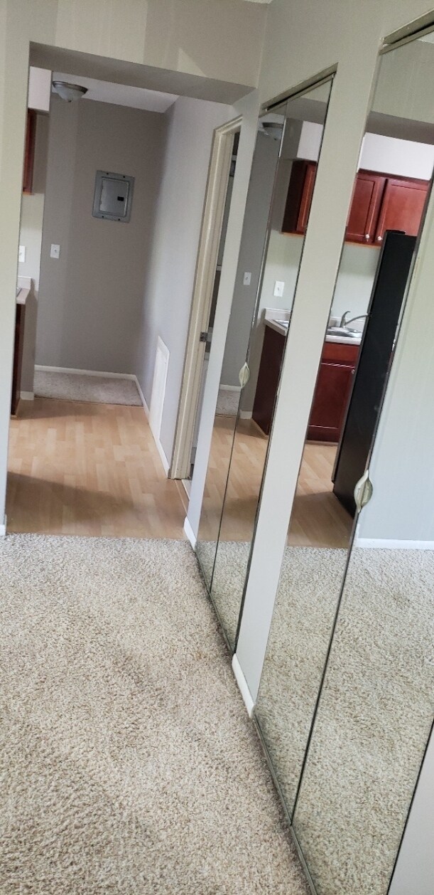 Building Photo - 2730 Rosalyn Ct