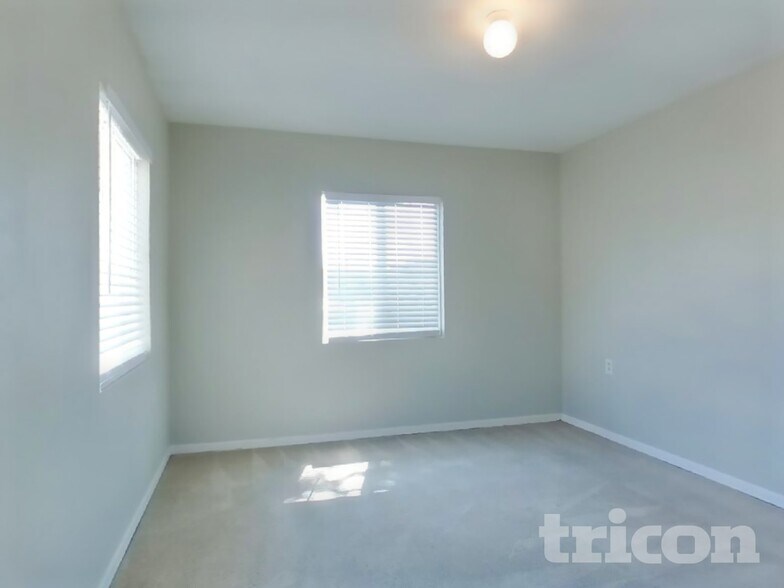 Building Photo - 3290 Conejo Dr