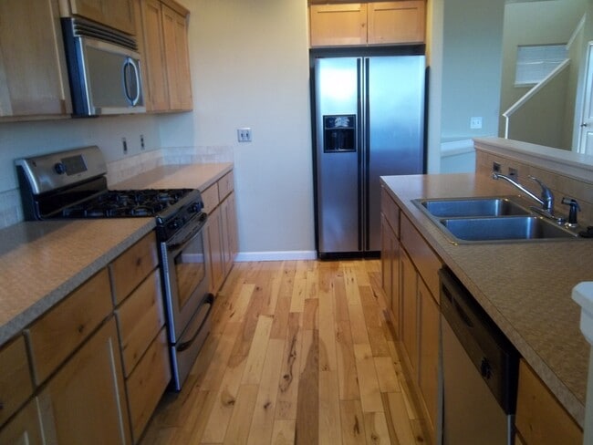 Building Photo - VIDEOTOUR: Stunning Home with Lots of Spac...