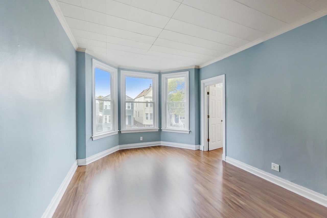 Building Photo - 2733 N Ridgeway Ave