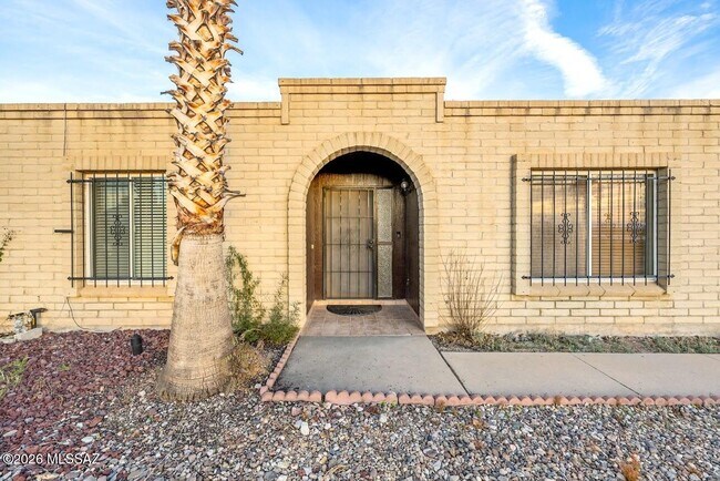 Building Photo - 2191 S Sunburst Dr
