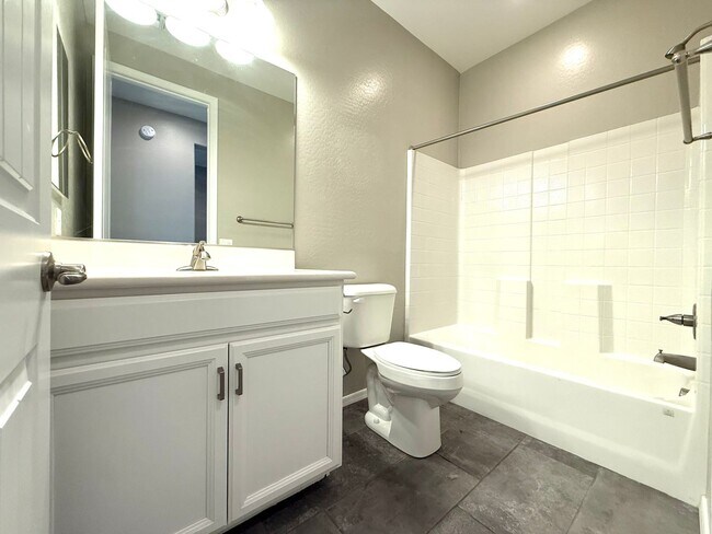 Building Photo - Beautiful 3-Bedroom Home for Rent in Saddl...