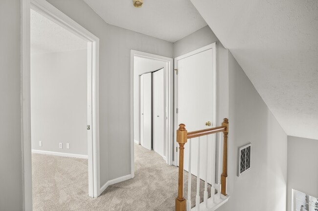 Building Photo - 3127 Creekview Ln