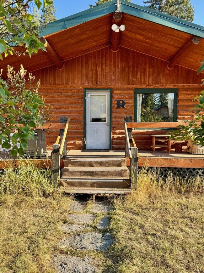 Primary Photo - Charming 2-Bedroom Log Cabin in Scenic Kil...