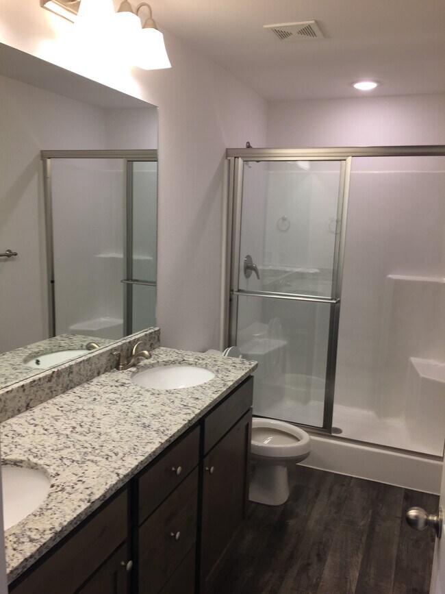 Master Bathroom - 2706 N Teresa Dr