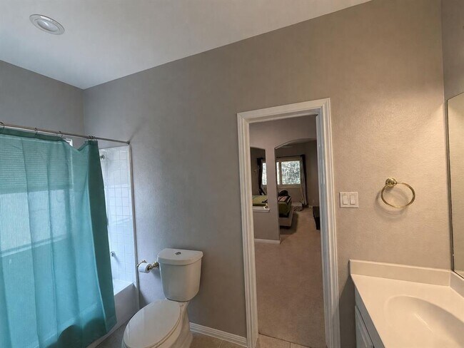 Building Photo - 2536 Crenshaw Dr