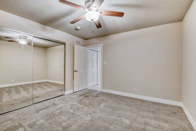 Building Photo - Upgraded 1 Bedroom Condo Near Freeway with Community Pool