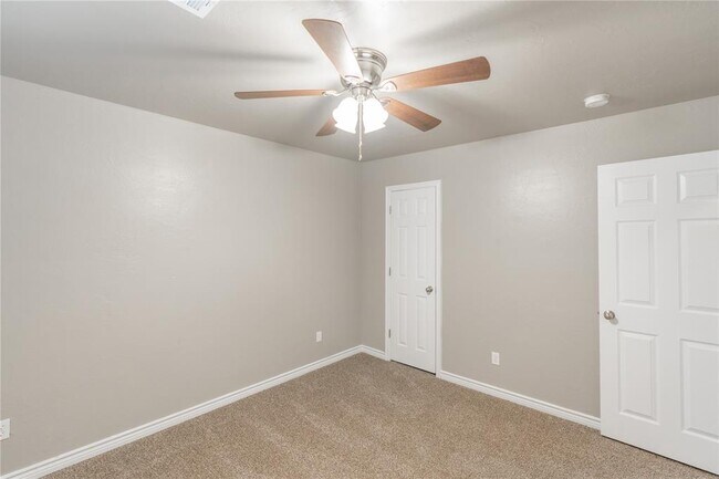 Building Photo - 8016 Breezewood Dr