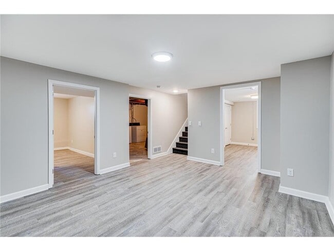 Building Photo - 5422 S 28th Ave