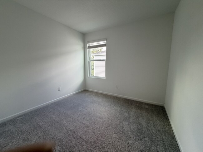 Building Photo - 543 Holly Lks Dr